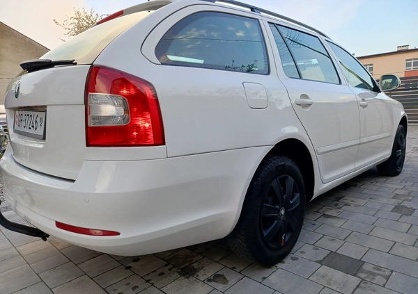 Skoda Octavia cena 23600 przebieg: 260262, rok produkcji 2011 z Żuromin małe 326